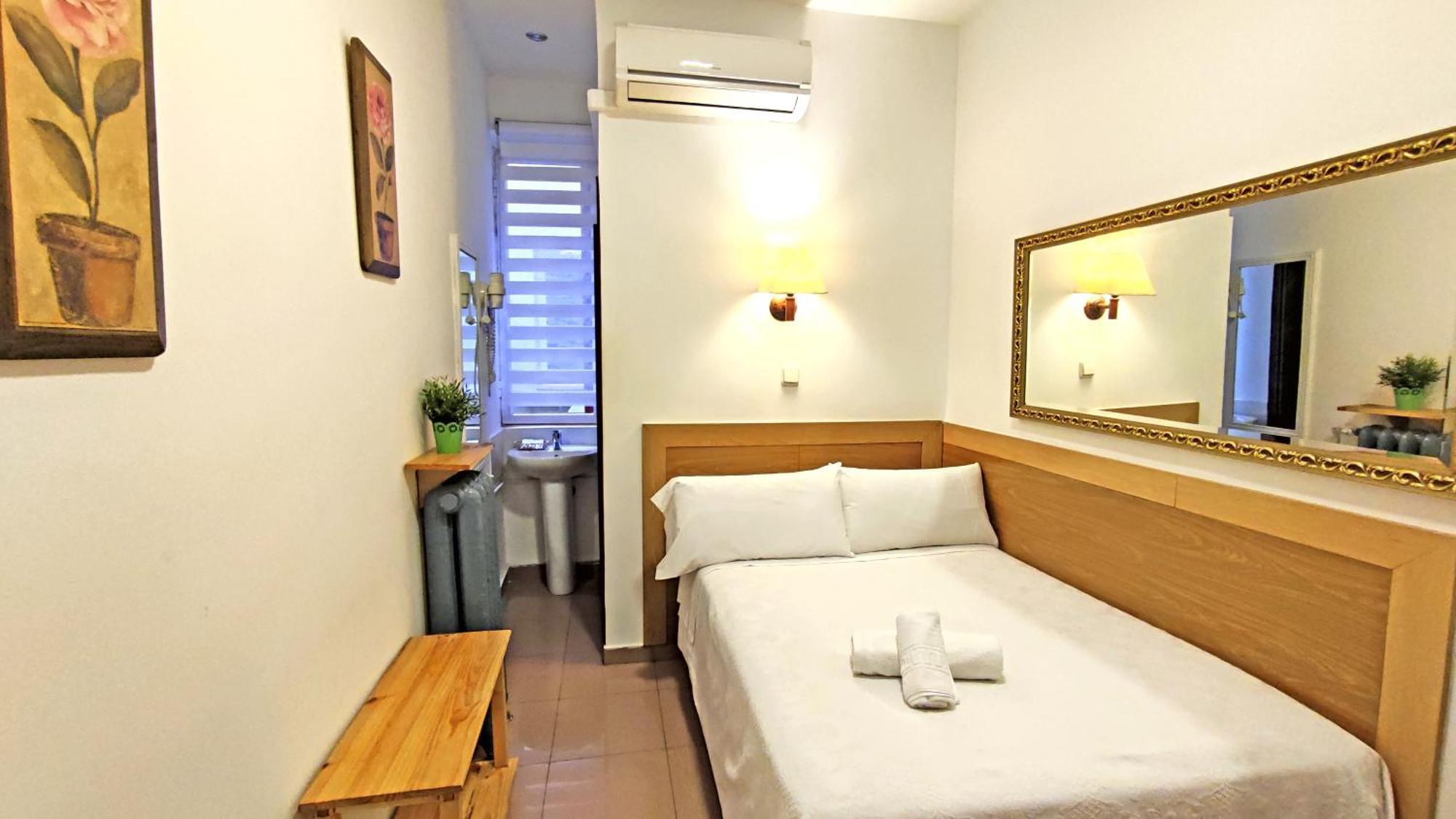 Hostal Aliste Madrid Luaran gambar